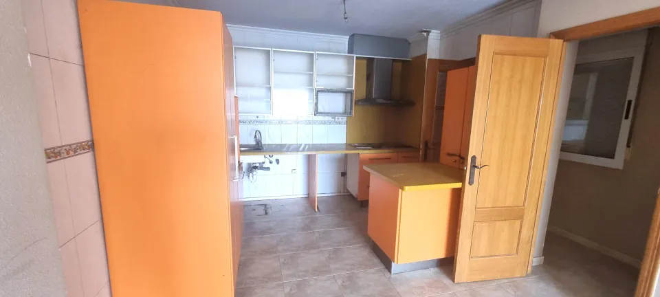 Amplio Piso en el Corazón de Torre-Pacheco con Plaza de Garaje y Trastero