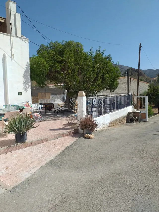 SE VENDE CASA CON TERRENO URBANO EN BARINAS (MURCIA) - foto 5