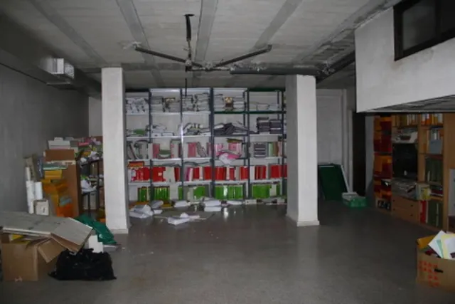 Local comercial totalmente diáfano. Entresuelo. — 5