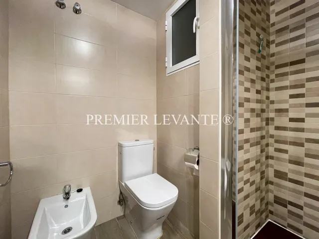 Vivienda en Centro, 4 hab y 2 baños, reformada, con ascensor. — 15
