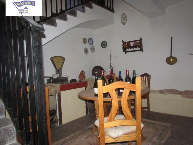 CHALET CON 2000 M2 DE PARCELA — 38