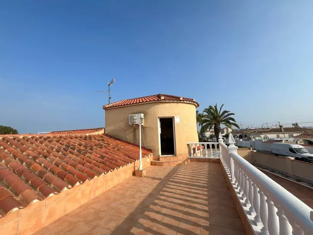 Chalet con piscina y amplias estancias en El Chaparral — 19