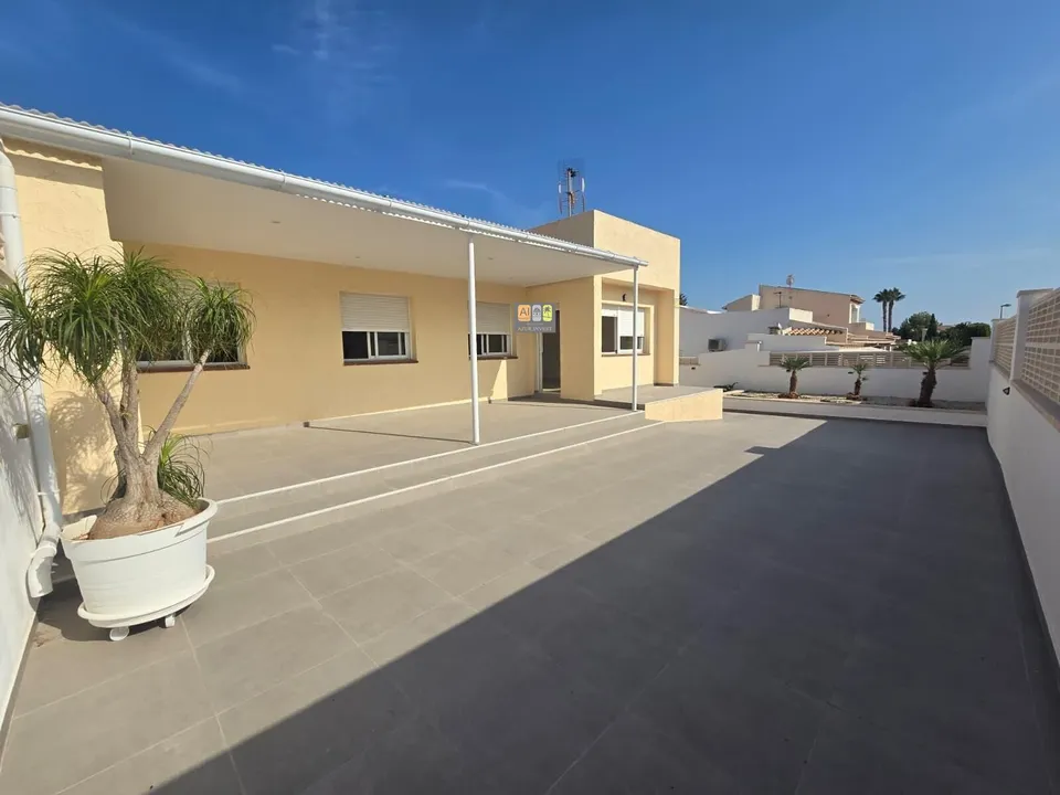 CHALET ADOSADO EN LA NUCÍA (BELLO HORIZONTE)