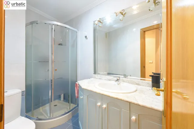 Piso de 3 habitaciones y vestidor con ascensor en el centro de Quart de Poblet — 19