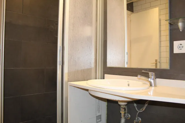 Piso con terraza de 45 m2 en Les Corts, 3 habitaciones y despacho — 12