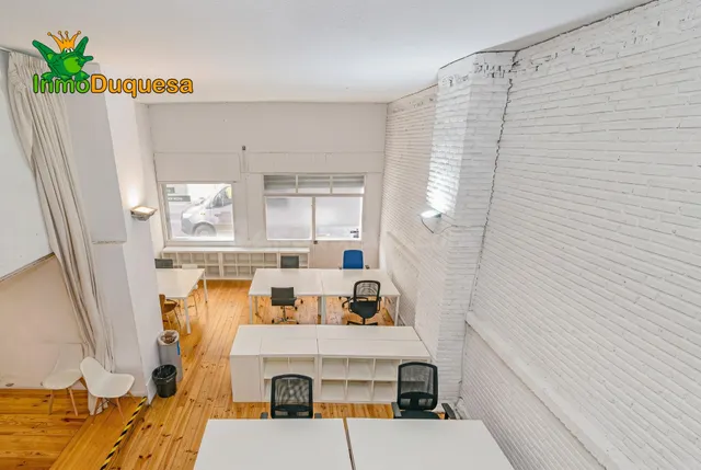 Local comercial de 87 m2 junto a calle Obispo Hurtado. Con doble altura. — 4