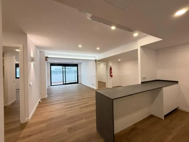 Oficina - local en venta reformado en la Creu de Barberà - foto 2