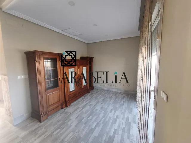 Pareado con piscina independiente — 23