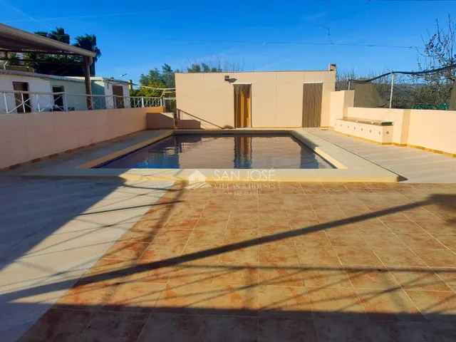 SE VENDE CHALET CON PISCINA EN MUY BUEN ESTADO EN ASPE ZONA DE UCHEL — 19