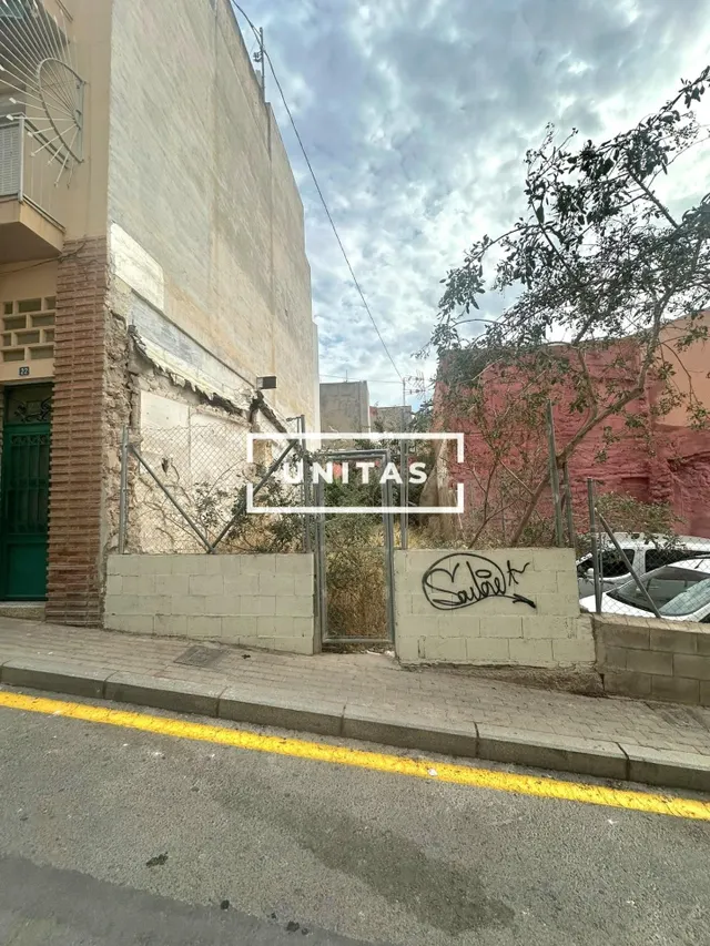 Solar en San Antón Centro de Alicante de 73 m2 de superficie - foto 2