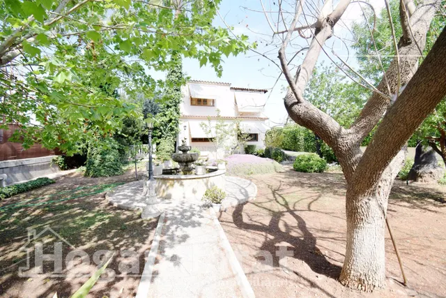 CHALET SEMINUEVO CON PISCINA, GARAJE, JARDIN Y TERRAZA — 48