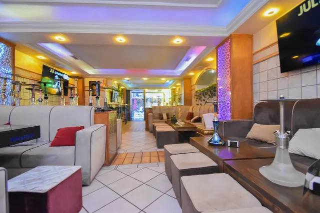TRASPASO de Local comercial en Pedro Antonio de Alarcón: Oasis de confort y comodidad en pleno centro de Granada — 2