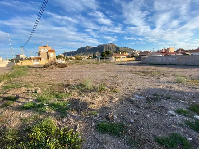 SOLAR EN CALABARDINA — 2