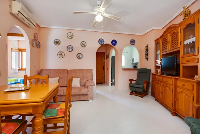 Apartamento de 3 dormitorios y piscina comunitaria en Acequion, Torrevieja — 7