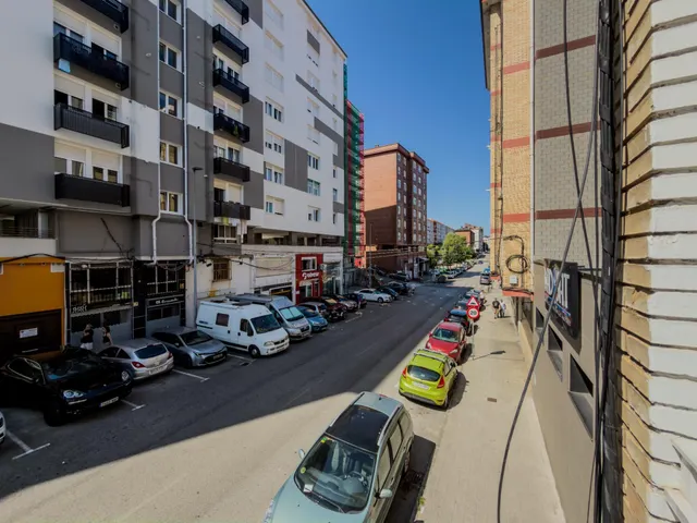 Piso con terraza a la venta en Fernando de Los Rios. — 29