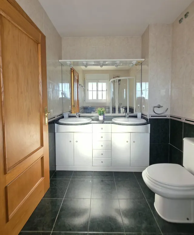 Chalet esquinero adosado en Vilafortuny — 23
