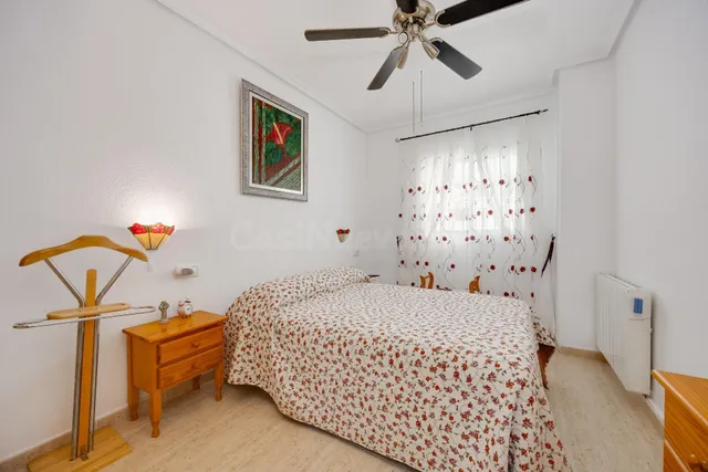 Bungalow de 2 dormitorios y piscina comunitaria en Orihuela Costa — 5