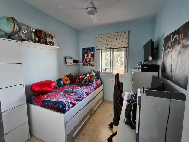 ¡Ideal para familias! Piso de 3 dormitorios con terraza, piscina y jardines en Torremolinos — 18