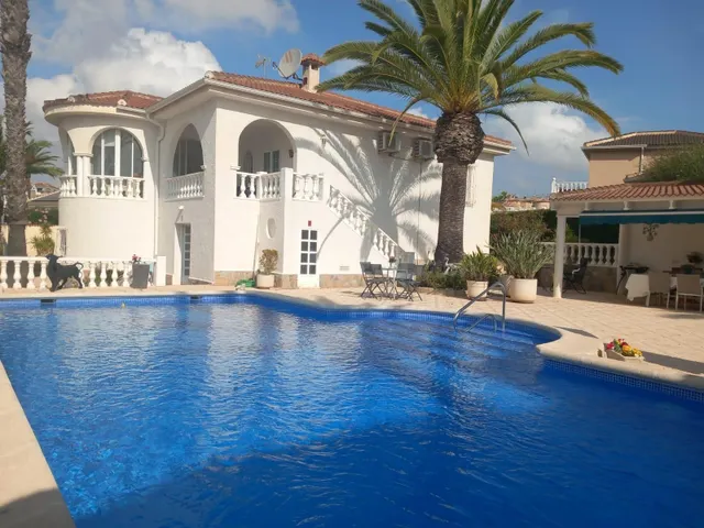 Impresionante villa independiente en dúplex en Ciudad Quesad