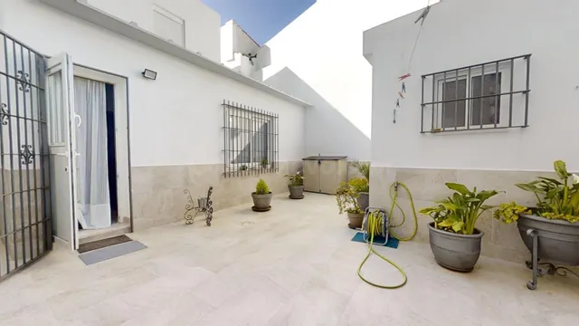 CASA EN UNA SOLA PLANTA BAJA CON ENCANTO EN PLENO CENTRO DE 
