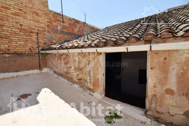 ¡GRAN OPORTUNIDAD! CASA ESQUINERA PARA REFORMAR CON GARAJE,  - foto 4