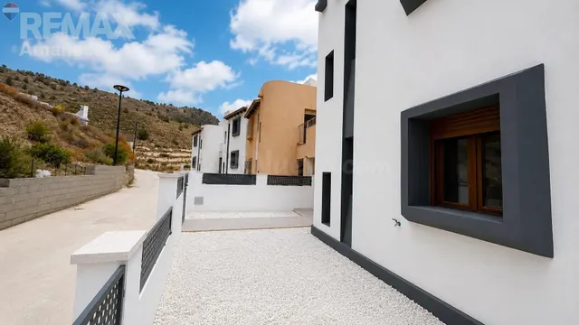 CHALET PAREADO A ESTRENAR — 5