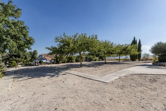 **NEGOCIO CONSOLIDADO DE EVENTOS Y ALOJAMIENTO TURÍSTICO EN UNA ESPECTACULAR FINCA ANDALUZA CERCA DE GRANADA** — 46