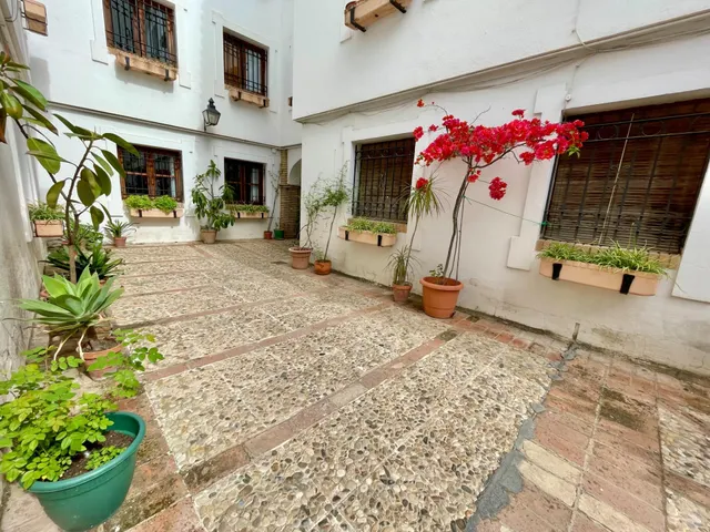 Vivienda de 3 dormitorios con garaje en plena Judería de Córdoba — 6