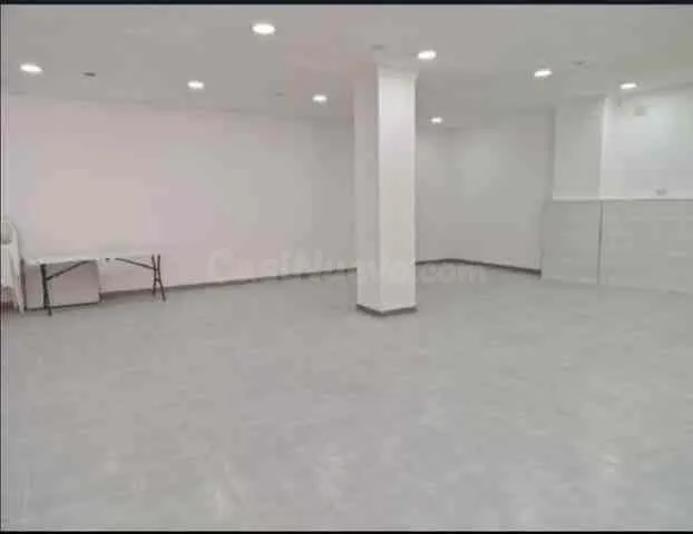 LOCAL COMERCIAL REFORMADO EN ZONA CÉNTRICA DE LA LÍNEA — 3