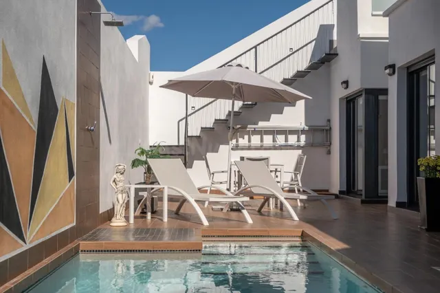 Villa moderna con piscina privada, vistas al mar y terraza e - foto 2
