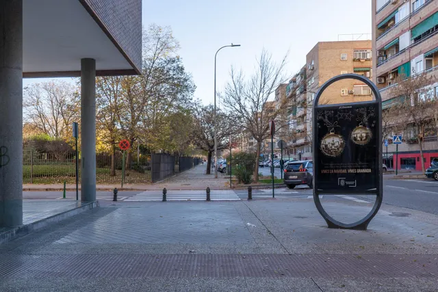 Local comercial de 200 m2 cerca del estadio Los Carmenes, magnifica oportunidad de inversion — 23