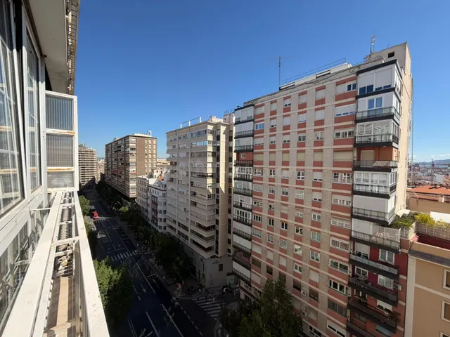Amplio Piso en Venta en el Corazón de Murcia por €600,000 — 2