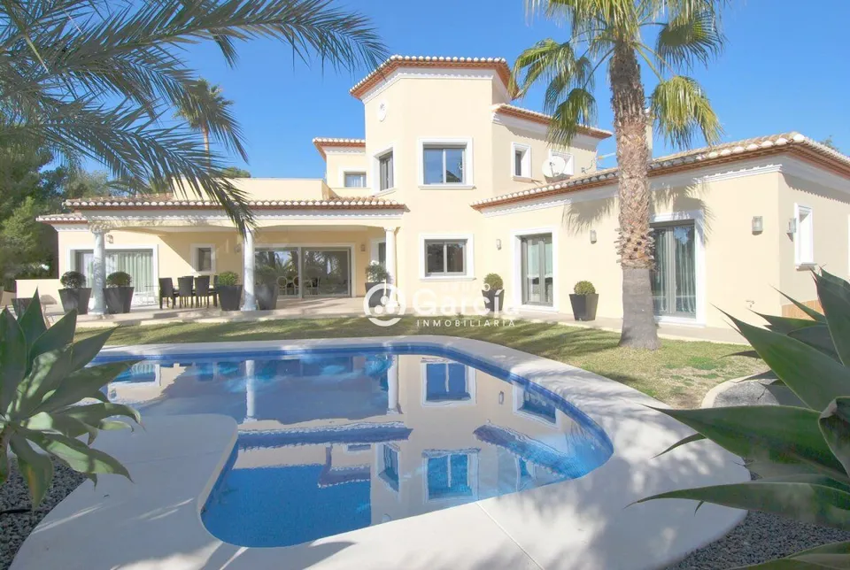 Chalet en venta en Benissa Costa con Vistas al Mar