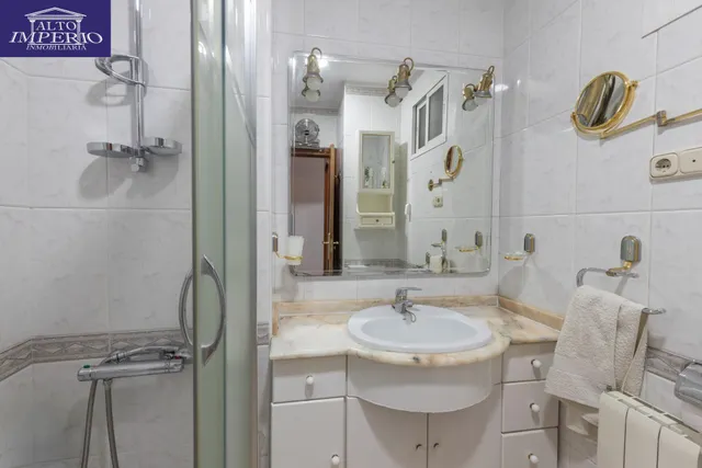 Estupendo piso  en la última planta en calle doctor azpitarte — 30