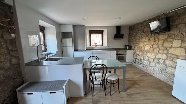 Casa de pueblo pareada reformada con patio de 50 m2 y anexo de 76 m2 en Bolmir (a 5 min de Reinosa) — 6
