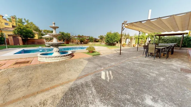Chalet de lujo en Sansueña, Córdoba con 600 m2 construidos, parcela de 1.500 m2, piscina privada y amplios dormitorios — 6
