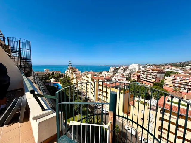 Amplio ático con solárium de 45m2 y vistas panorámicas al ma