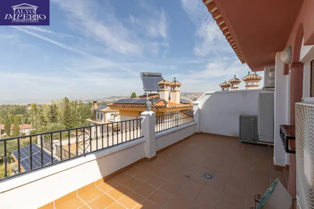 Adosada con 4 dormitorios, amplias terrazas y vistas a Granada y sierra nevada — 35