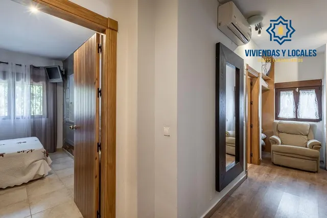 Chalet independiente con pozo propio y placas solares — 25