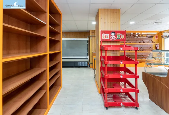 LOCAL COMERCIAL EN EL CHARCÓN — 12