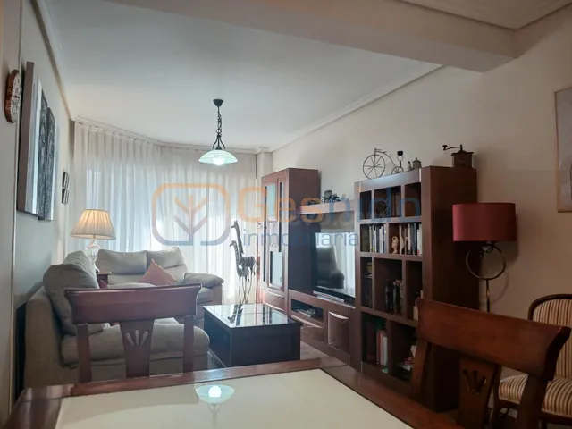 PISO TOTALMENTE REFORMADO en OBISPO QUESADA (SEGOVIA) de 4 d - foto 2