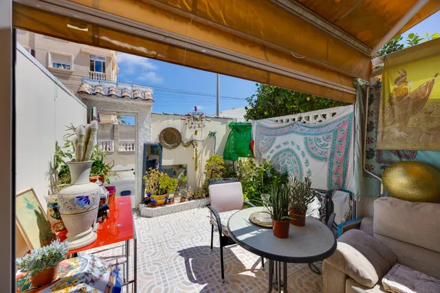 Bungalow sin vecinos arriba de 1 dormitorio con patio en Nueva Torrevieja — 15