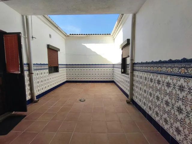 VIVIENDA UNIFAMILIAR CON COCHERA EN PEDRO ABAD! — 7
