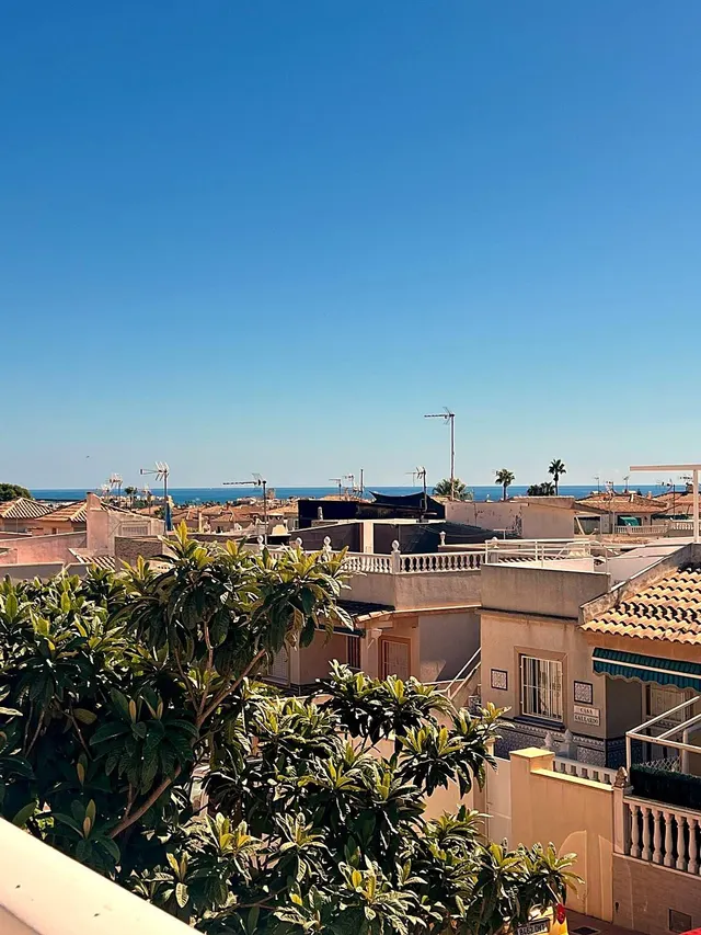 Bungalow con piscina comunitaria, Alicante, Orihuela Costa. 3 habitaciones, 105 m2, 3 kilómetros del mar — 6