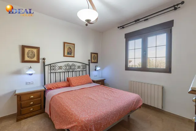 Adosada con 4 dormitorios, amplias terrazas y vistas a Granada y sierra nevada — 16