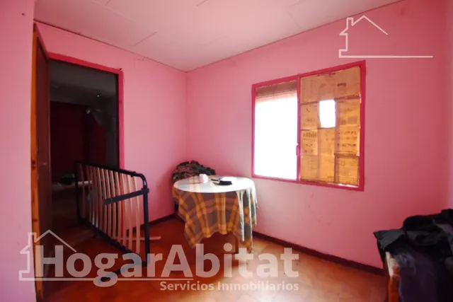 ¡ECONOMICA! AMPLIA CASA CON TERRAZA Y CON MUCHAS POSIBILIDADES — 13