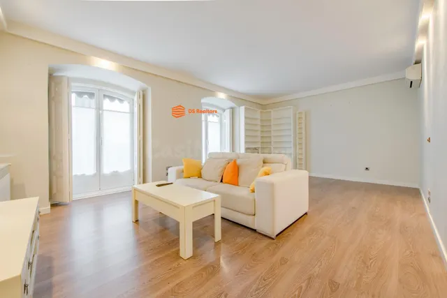 PISO PARA ENTRAR A VIVIR CON 4 BALCONES A LA CALLE - foto 2