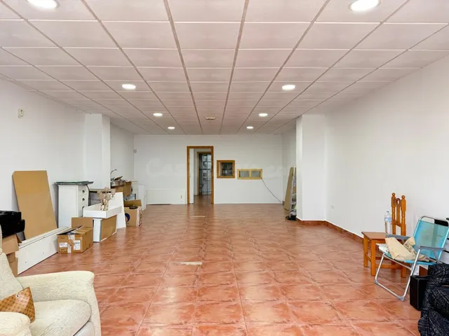 Local Comercial Amplio en La Quinta, Antequera - Oportunidad