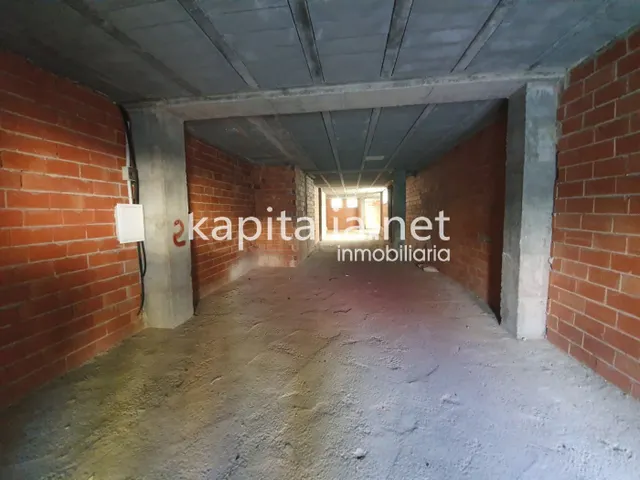 Local comercial con patio a la venta en Ontinyent. - foto 2