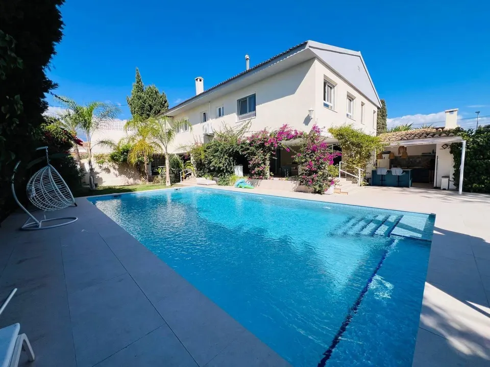 Exclusiva villa de lujo en san juan: dos casas independientes y oasis privado